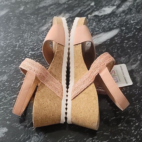 BRAND NEW MUK LUKS® WOMEN'S WINONA WEDGE SANDAL - Picture 8 of 15